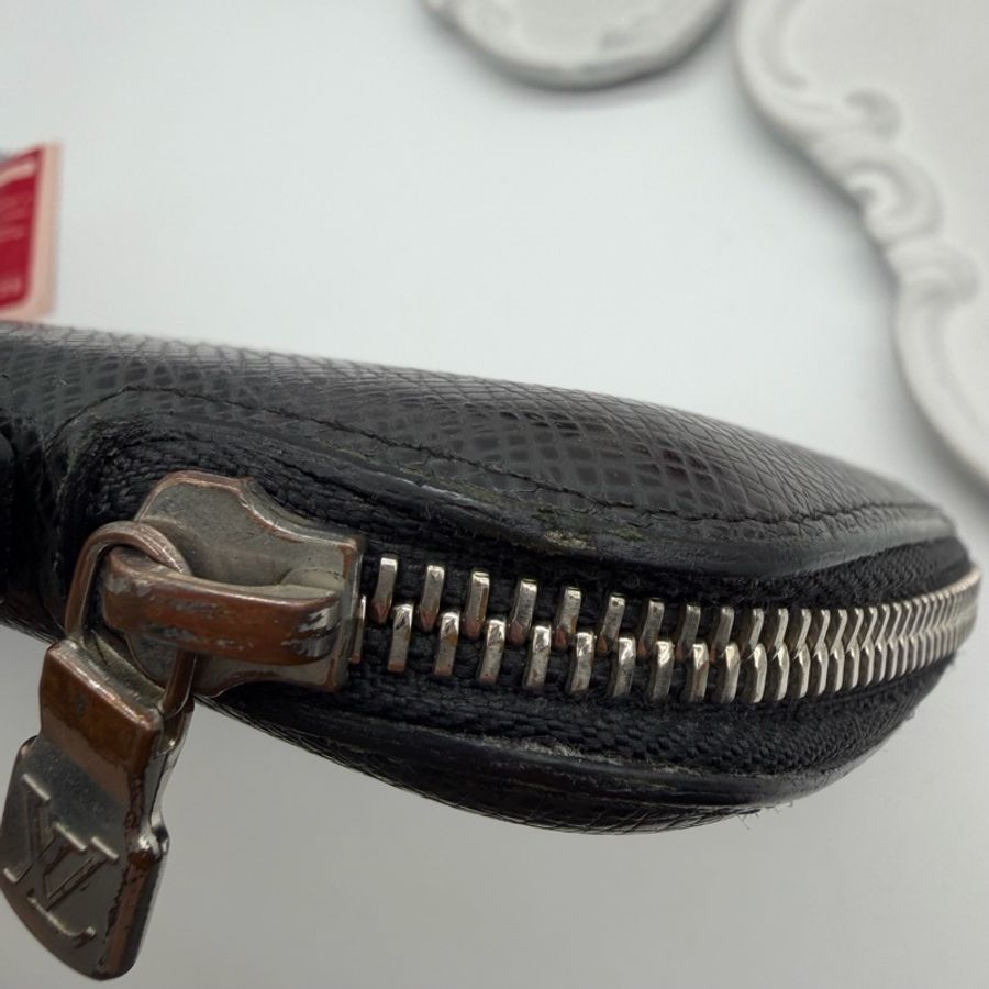 LOUIS VUITTON LV Taïga Zippy Organizer 灰黑色拉鍊手拿長夾|商務收納夾-30