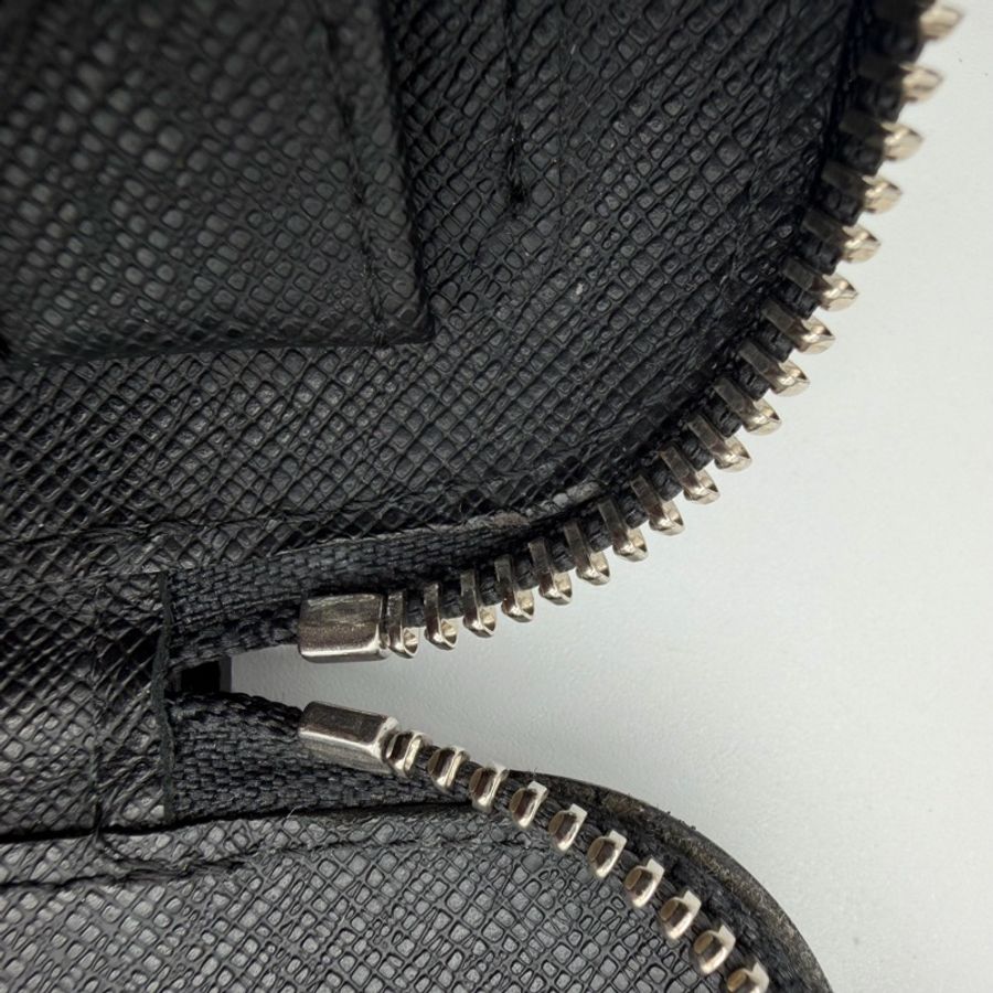 LOUIS VUITTON LV Taïga Zippy Organizer 灰黑色拉鍊手拿長夾|商務收納夾-34