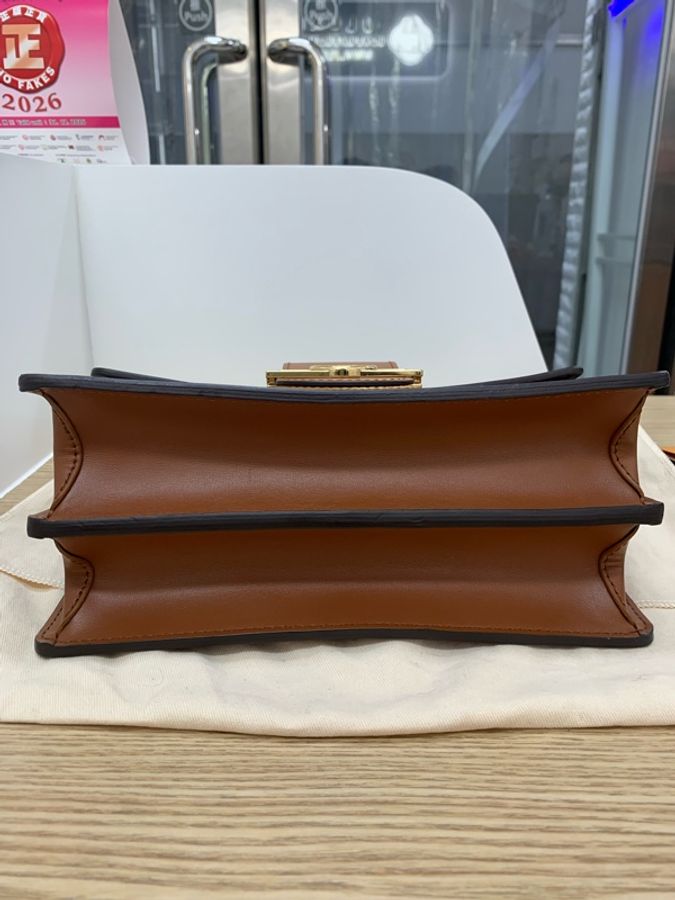 Lv Dauphine medium-2