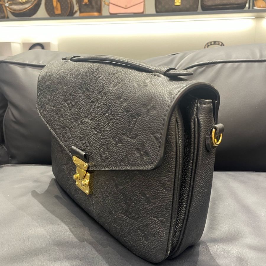 路易威登/Louis Vuitton 全皮黑壓紋郵差包 芯片款-2