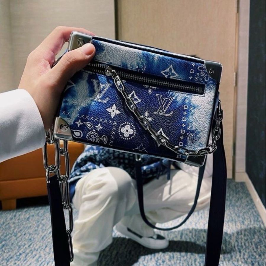 LV Soft Trunk藍色 盒子包 芯片款 18*12*8 9新 配件塵袋-0