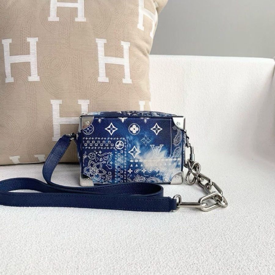 LV Soft Trunk藍色 盒子包 芯片款 18*12*8 9新 配件塵袋-1