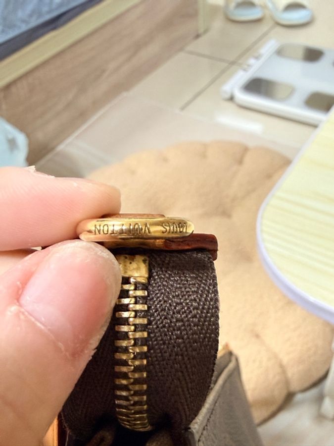 《八成新》LV新款麻將包Pochette Accessoires-11
