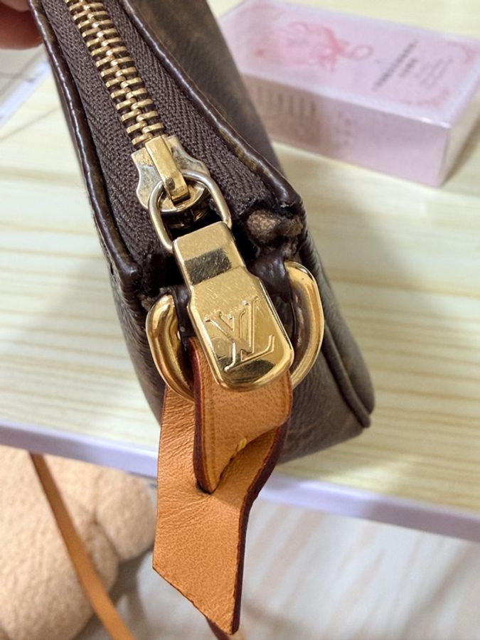 《八成新》LV新款麻將包Pochette Accessoires-12