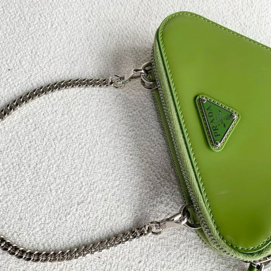 Prada mini三角包 綠色 銀扣 15*10*4 98新配件鏈條 肩帶 塵袋-7