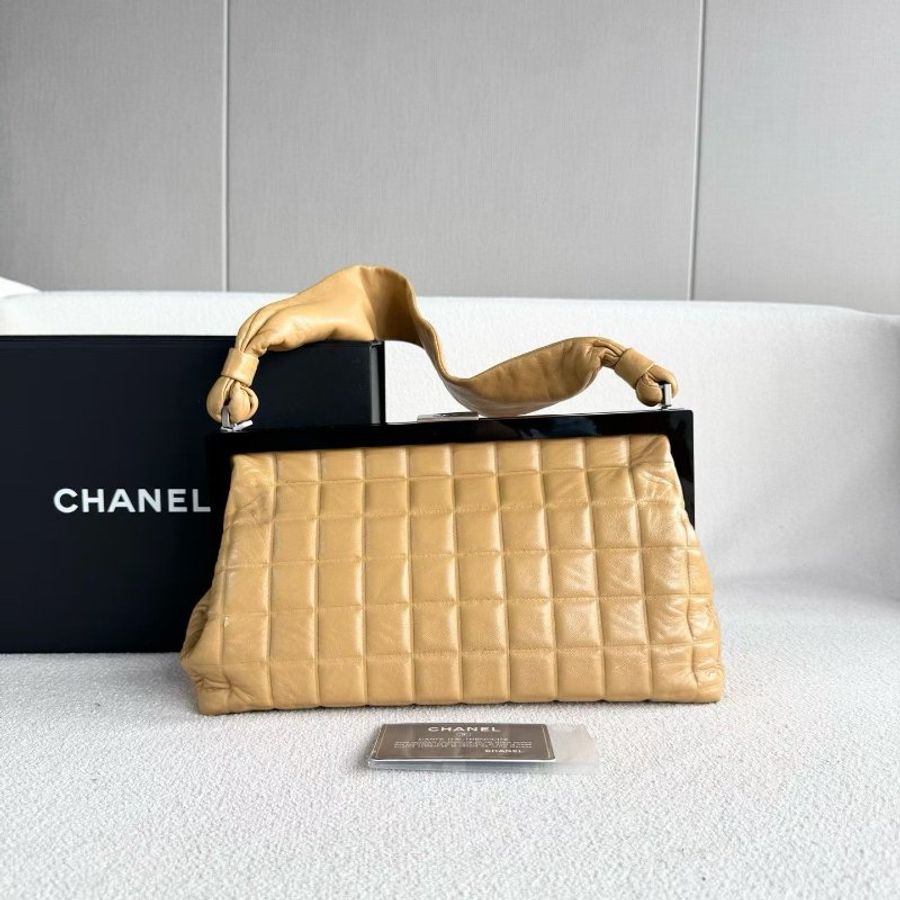 Chanel 奶茶色冰格腋下包 羊皮 29*16*10 98新配件塵袋 保卡-2