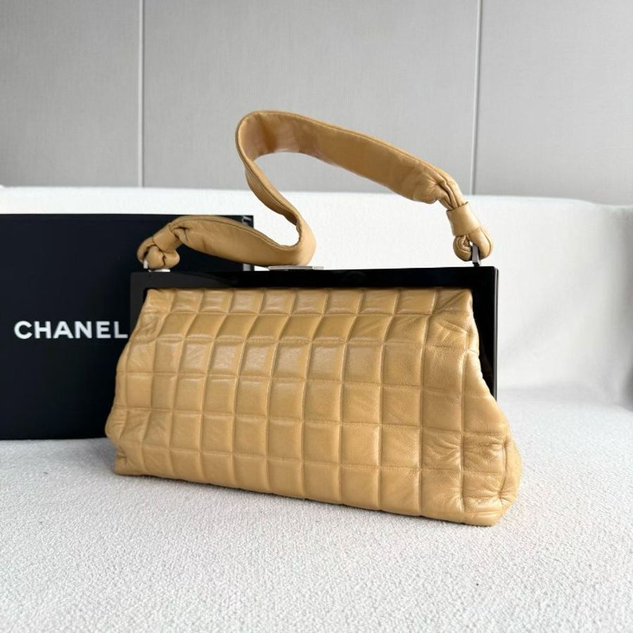 Chanel 奶茶色冰格腋下包 羊皮 29*16*10 98新配件塵袋 保卡-6