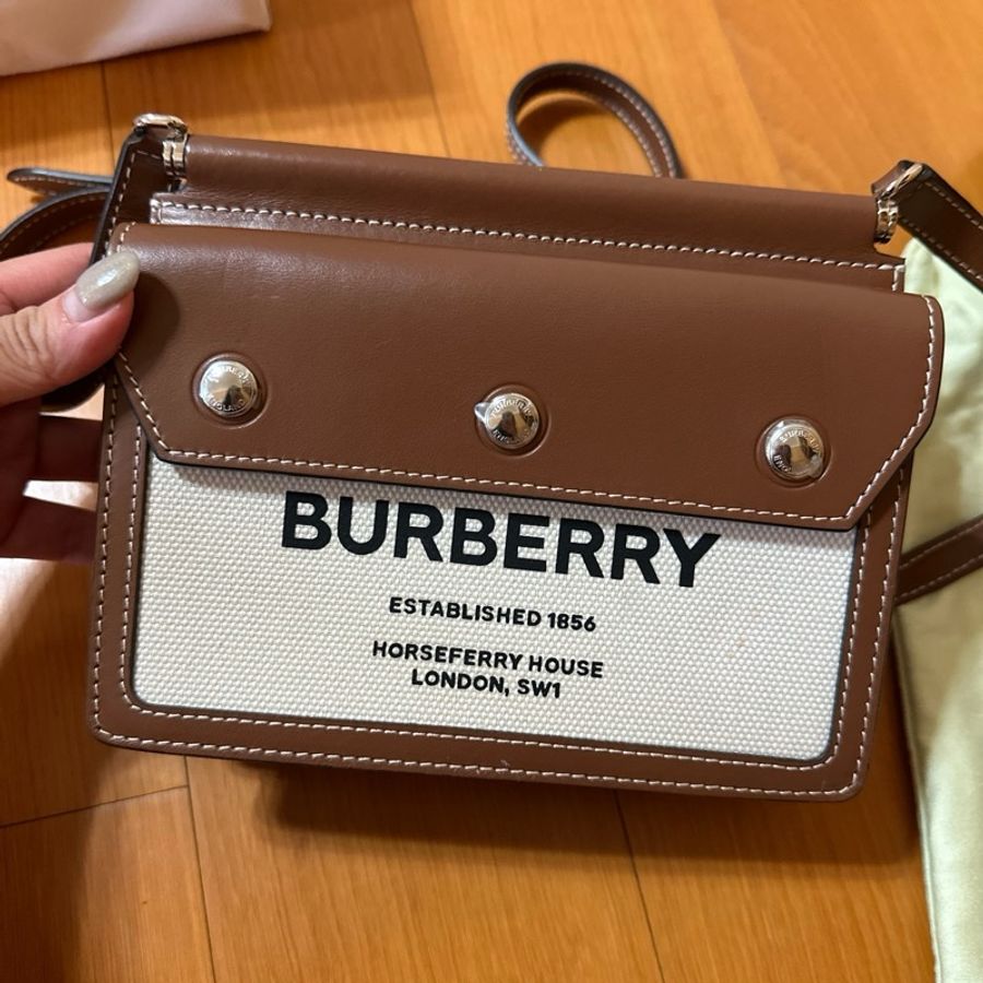 BURBERRY 巴寶莉 Horseferry 皮革拚接帆布mini款斜背包(米白x棕)-15