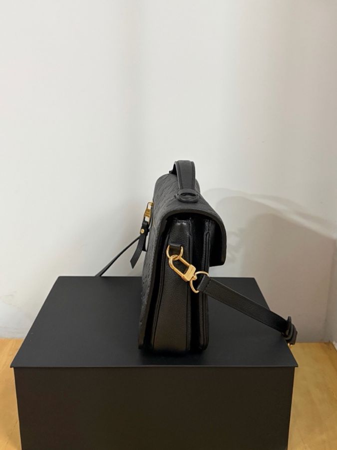 LV 路易威登 全皮黑色all black壓紋郵差包 經典款 🈚附件-2