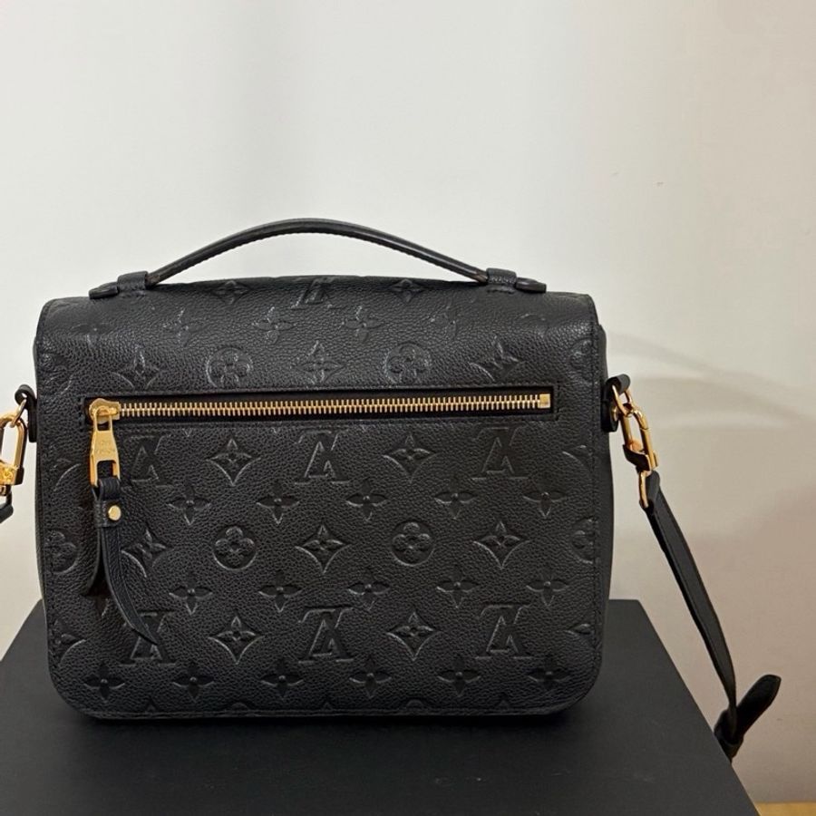 LV 路易威登 全皮黑色all black壓紋郵差包 經典款 🈚附件-5