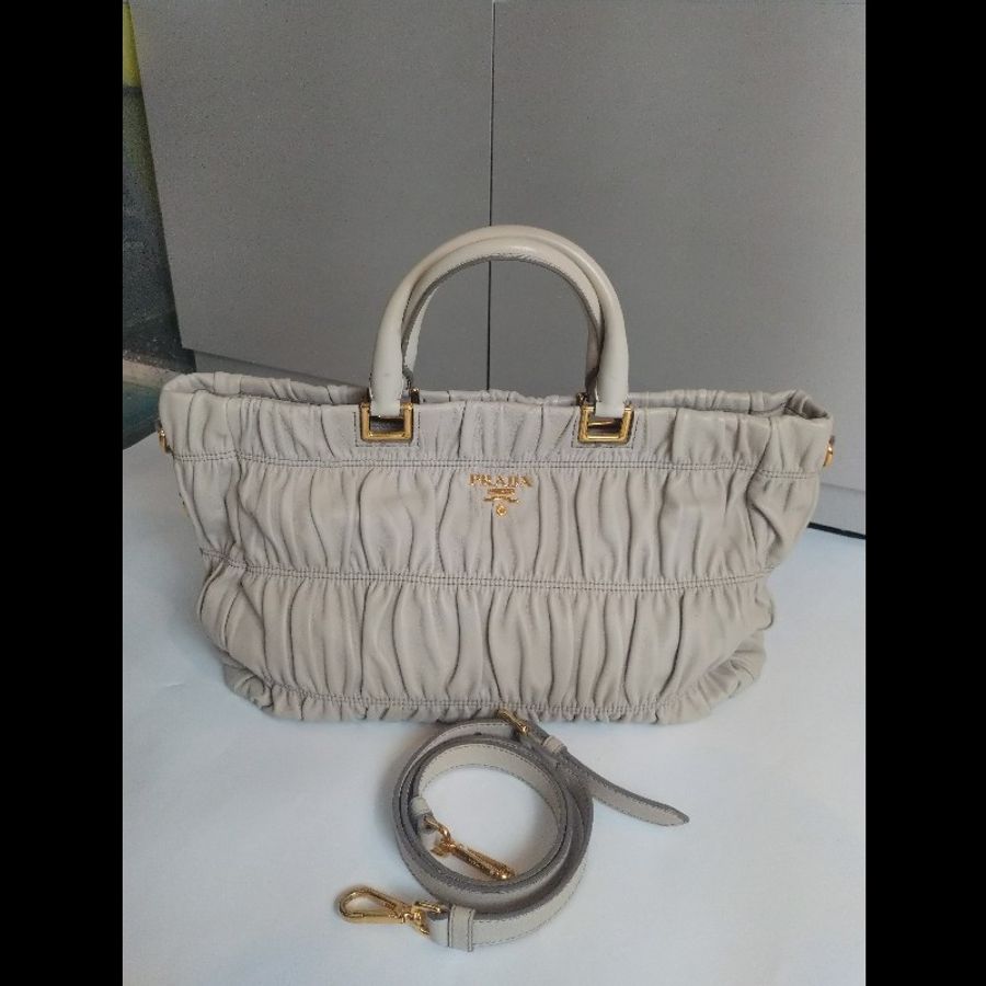 Prada 淺灰皮革皺摺兩用大托特包-5