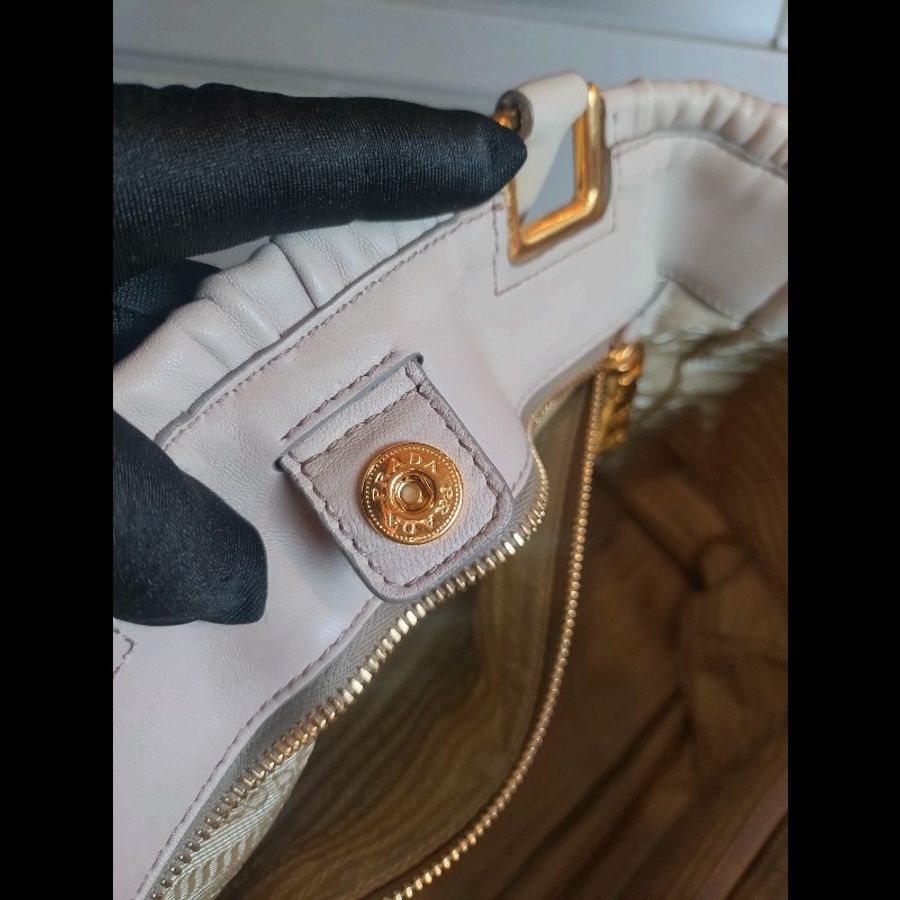 Prada 淺灰皮革皺摺兩用大托特包-20