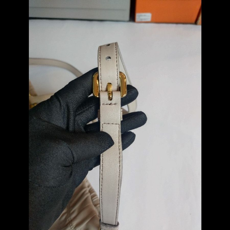 Prada 淺灰皮革皺摺兩用大托特包-31