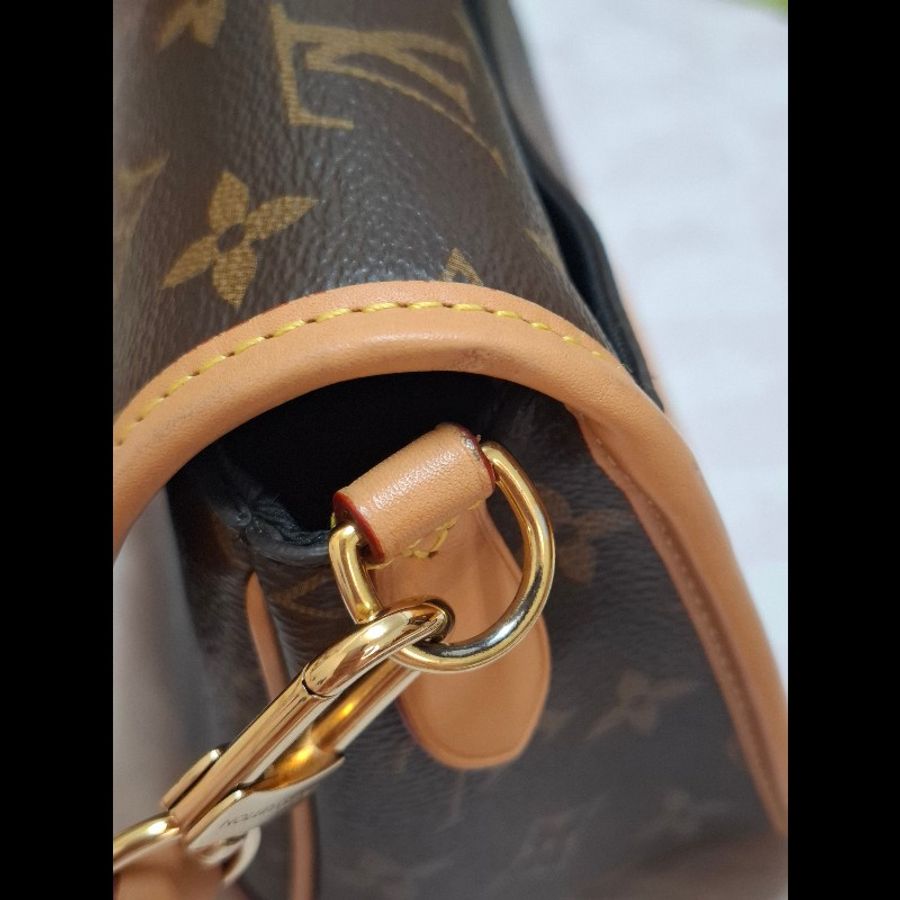 LV Diane

法棍包-19