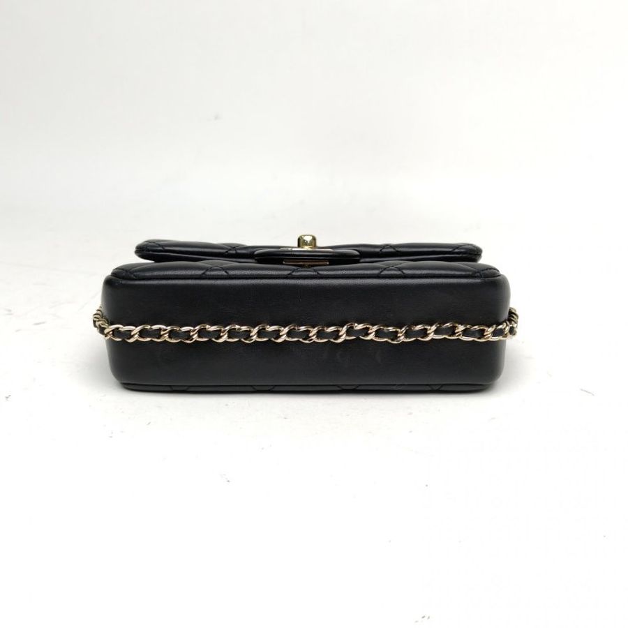 CHANEL 黑色金扣黑金珍珠字母鏈條包CFmini肩背包-4