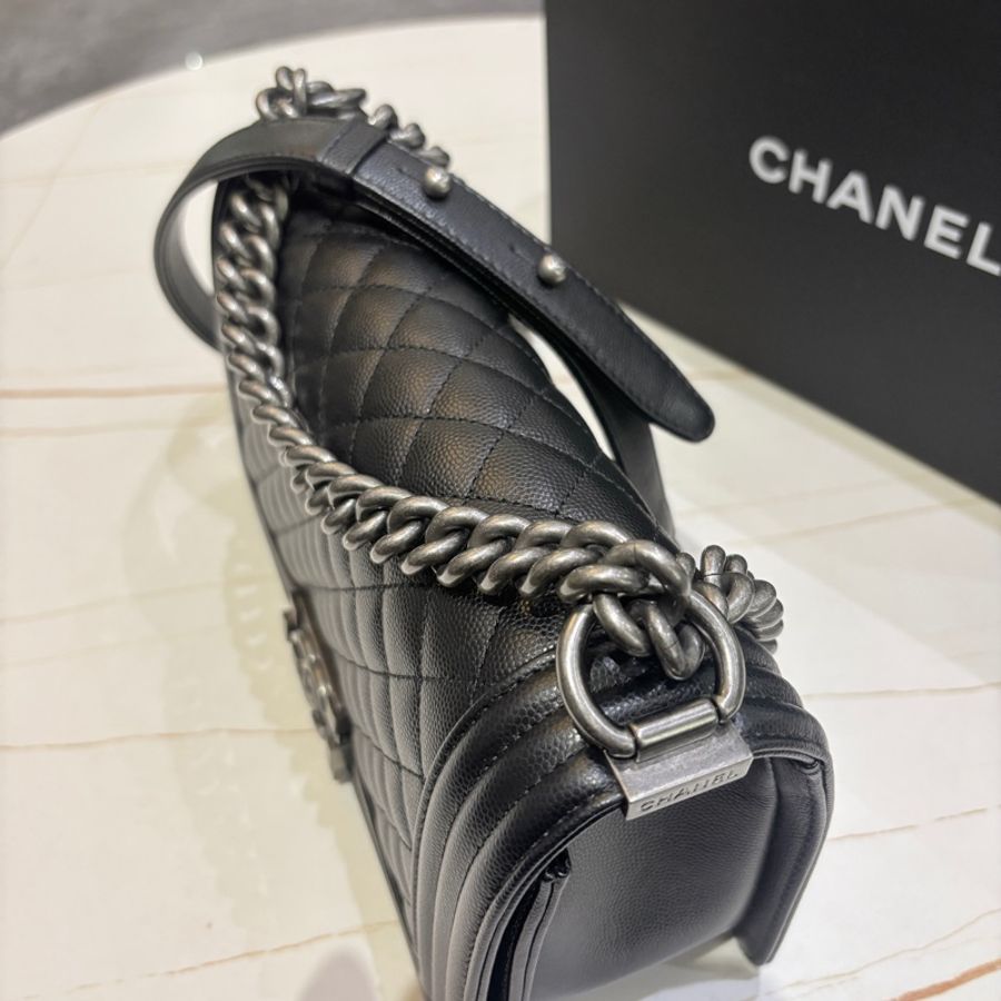 CHANEL BOY 荔枝牛皮銀扣 25cm(芯片款)-4