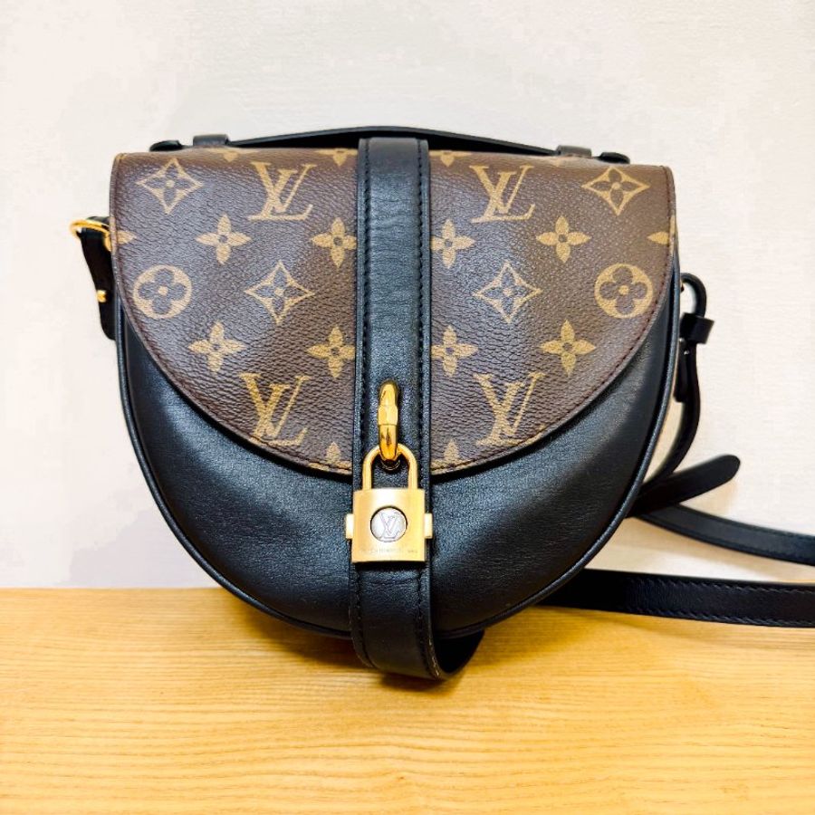 LOUIS VUITTON LV 路易威登 黑色牛皮 棕色原花PVC塗層帆布 Chantilly Lock肩背包 M43590-5