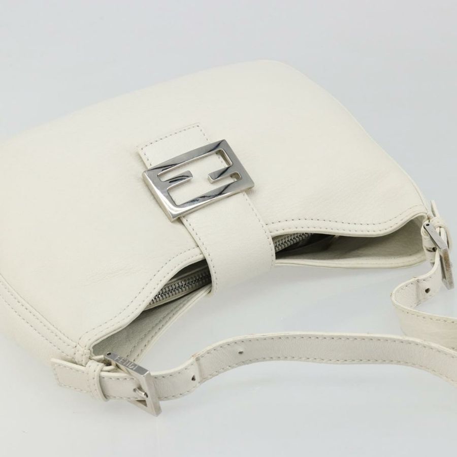 【日本直送】FENDI Mamma Baguette 單肩包,白色銀色皮革,正品編號 185820M-5