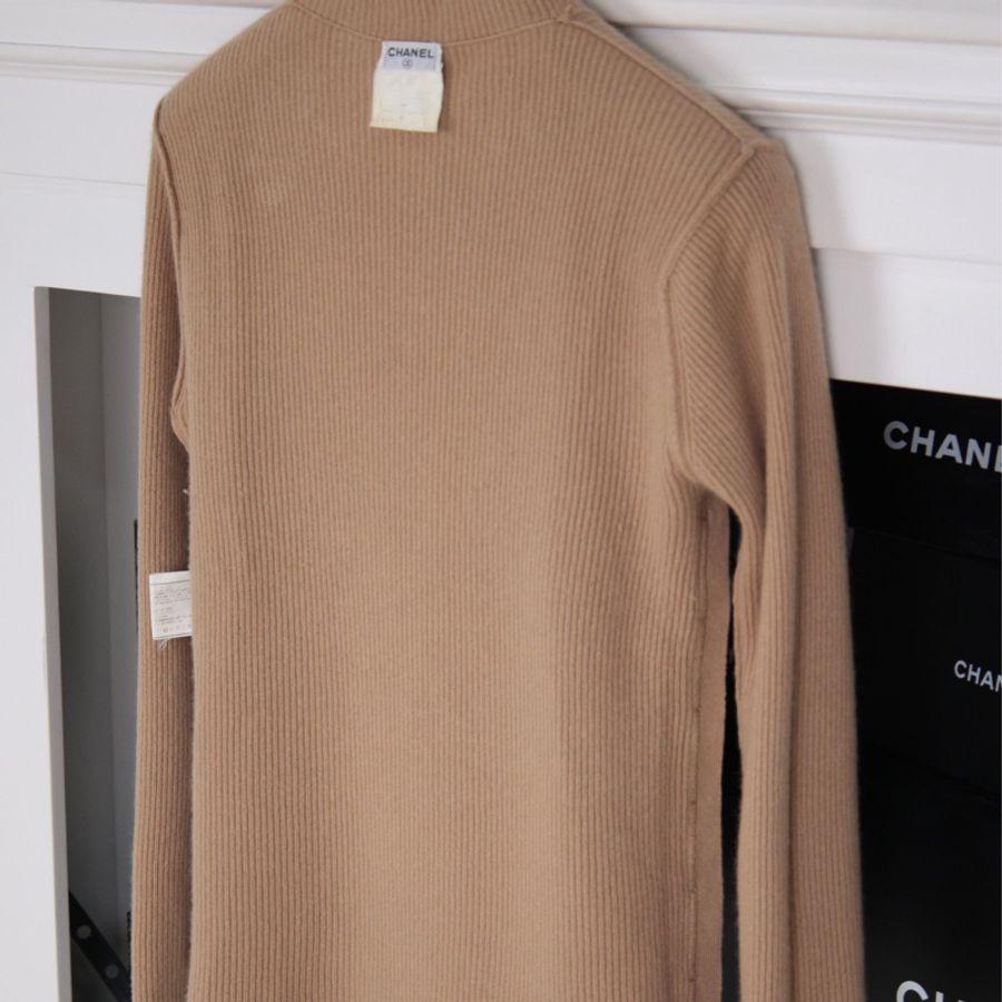 Chanel 96年燕麦色山羊绒侧边金扣滚边半高领针织套头毛衣上衣-8