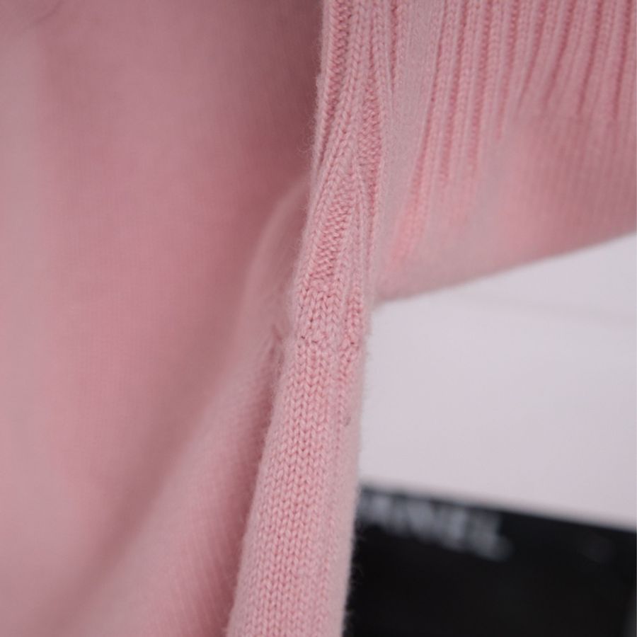 Chanel 15年樱花粉山羊绒书包扣针织套头毛衣外套-26
