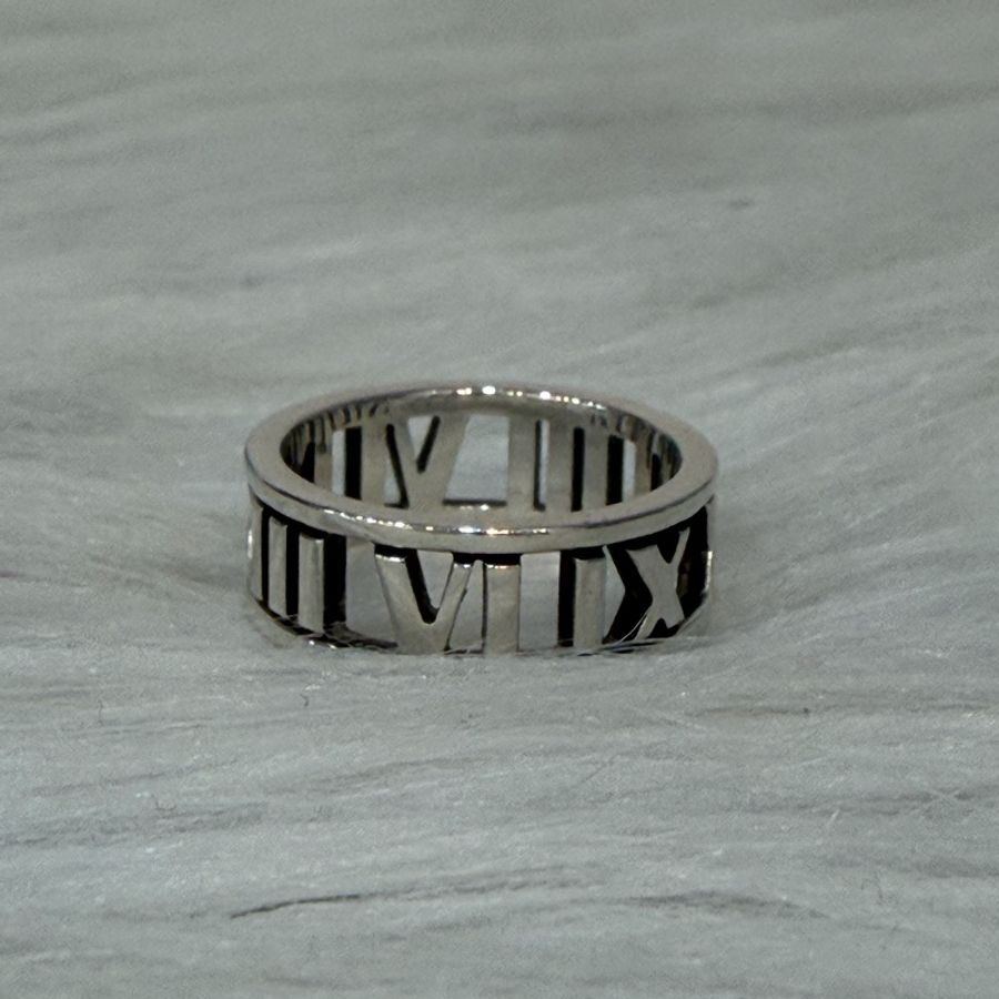 TIFFANY & CO.蒂芬妮 925 鏤空 羅馬數字 18 純銀 戒子 戒 戒指-3