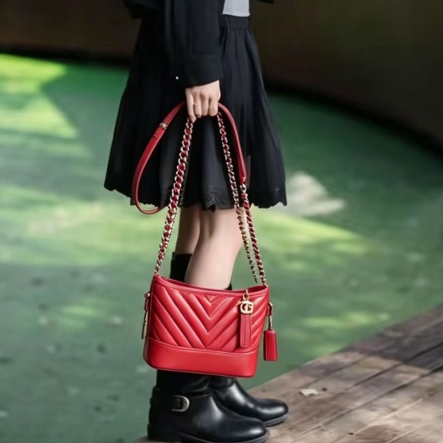 CHANEL香奈兒20C玫紅V紋牛皮流浪包小號🎸附防塵袋-9