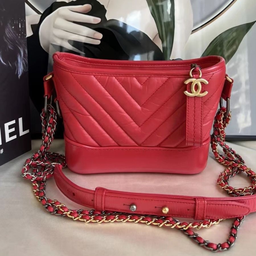 CHANEL香奈兒20C玫紅V紋牛皮流浪包小號🎸附防塵袋-11