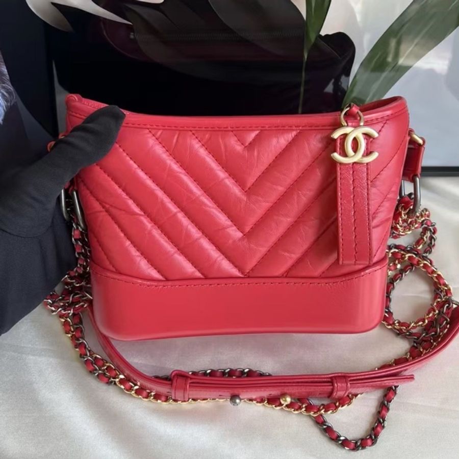 CHANEL香奈兒20C玫紅V紋牛皮流浪包小號🎸附防塵袋-12