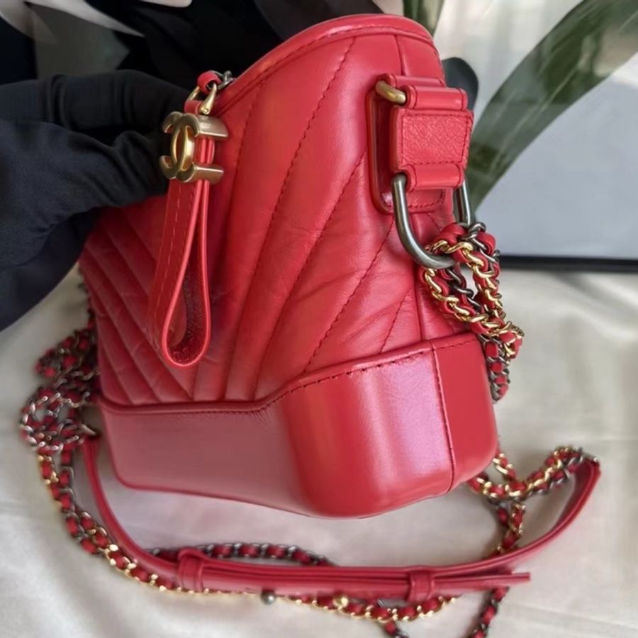 CHANEL香奈兒20C玫紅V紋牛皮流浪包小號🎸附防塵袋-13
