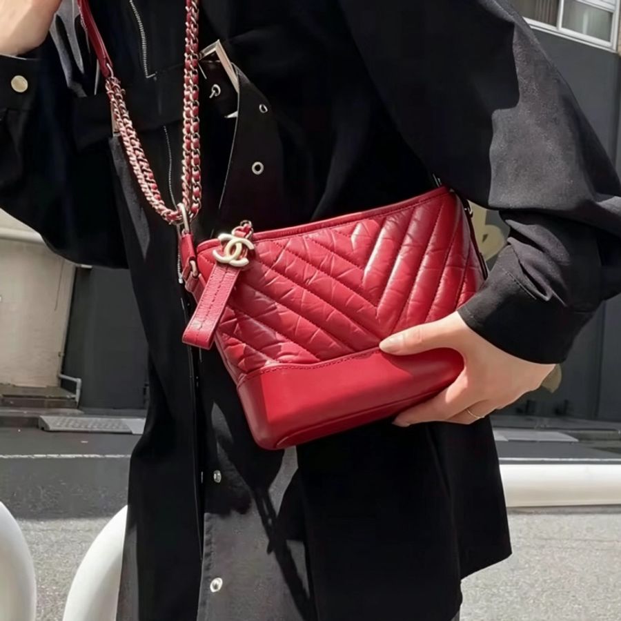 CHANEL香奈兒20C玫紅V紋牛皮流浪包小號🎸附防塵袋-18