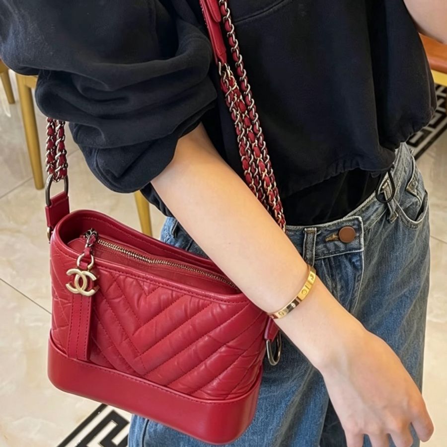 CHANEL香奈兒20C玫紅V紋牛皮流浪包小號🎸附防塵袋-19