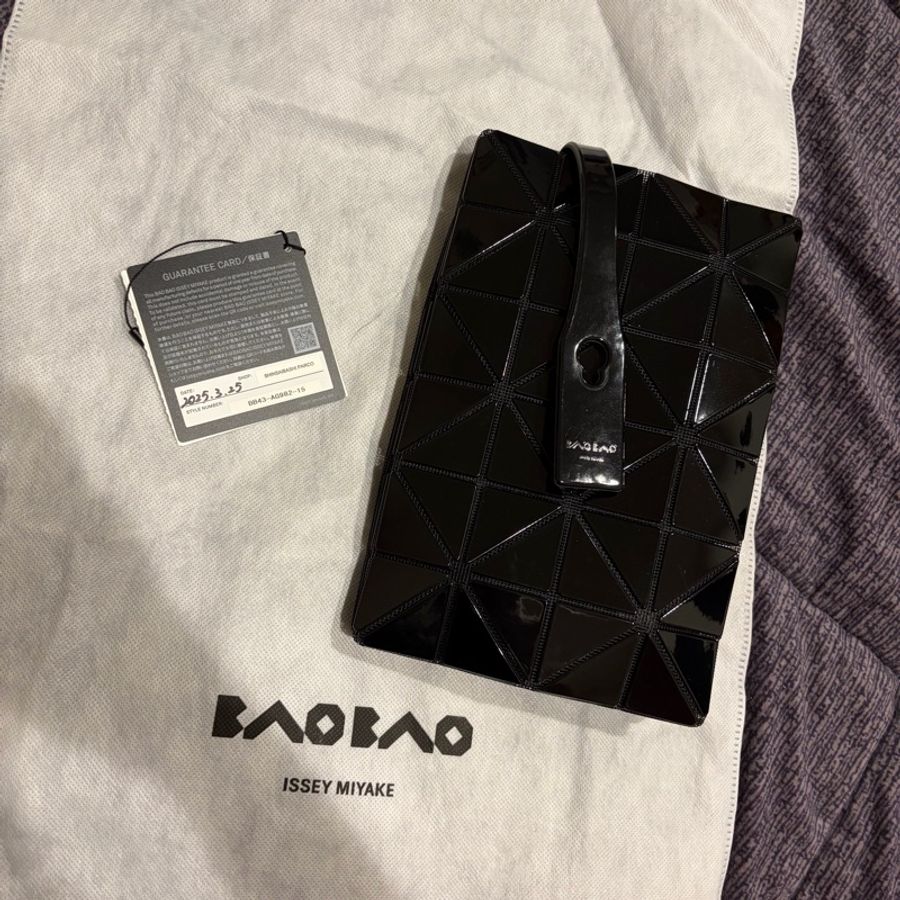 BAO BAO ISSEY MIYAKE Lucent XS 亮面黑色手提包-8