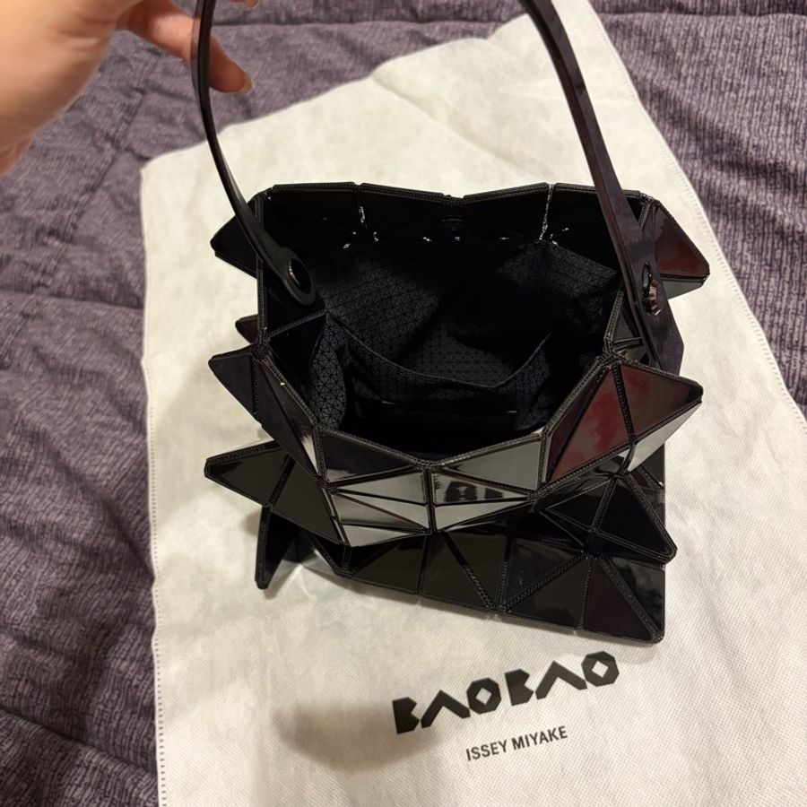 BAO BAO ISSEY MIYAKE Lucent XS 亮面黑色手提包-22