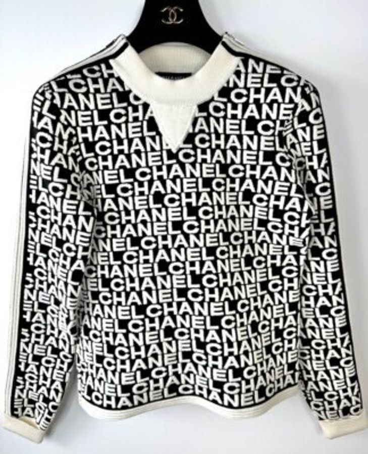 CHANEL Coco Neige 系列黑白字母針織衫全新40號香奈兒經典上衣Chanel Coco Nege White Black Word Logo Sweatshirt全新未拆標-0
