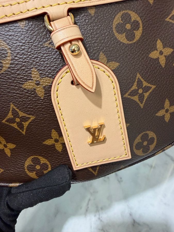 LV 原花HighRise金釦一字拉胸腰包M46784-4