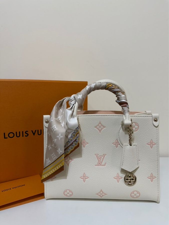 Louis Vuitton 路易威登👑 on the go草莓牛奶🍓 托特包 小號 99新✨ 附件:全配 高雄漢神巨蛋購證、發票 送包上的絲巾-1