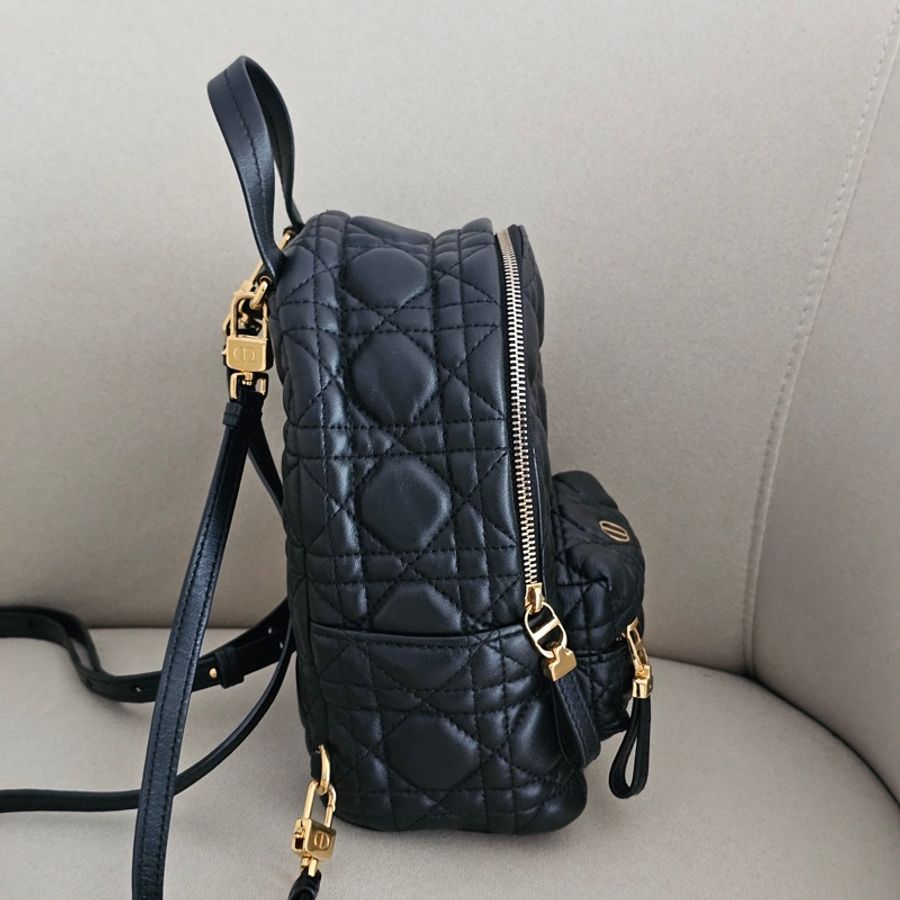 Dior 黑色小後背包-21