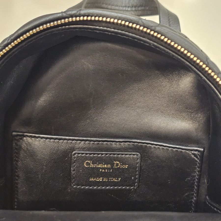 Dior 黑色小後背包-23