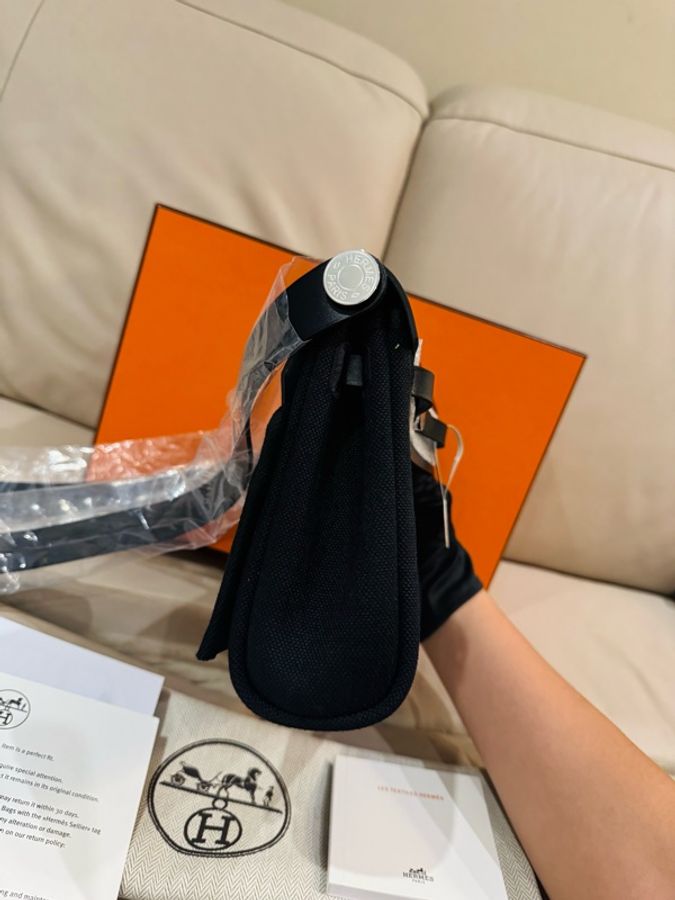 Hermes 愛馬仕 Mini Herbag 斜背包/黑銀款/G刻/全新全配-3