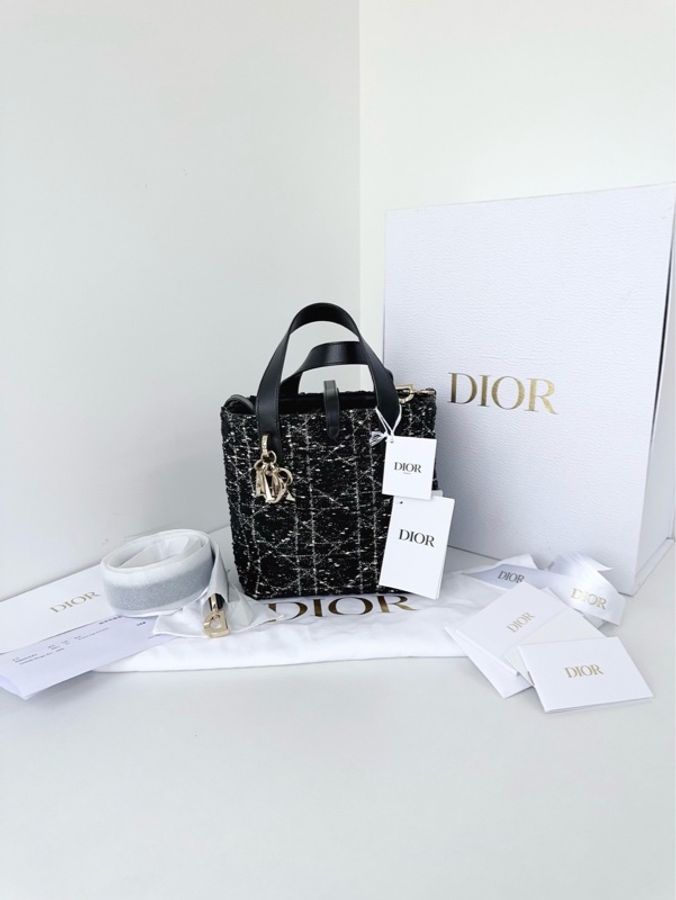 Dior迪奧💜 黑白粗花呢Toujours土著小號菜籃子 新款配色帶斜挎肩帶 99新✨全配購證✅ 尺寸:17*19*12-2