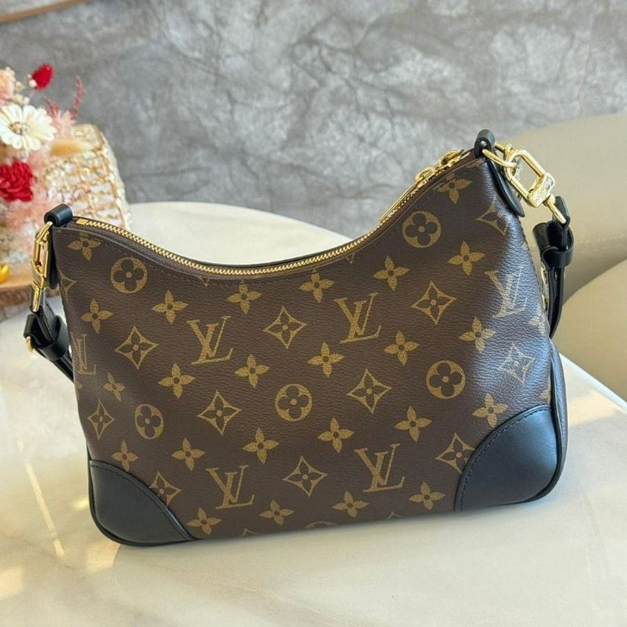 LV M45831 BoulognePM 黑色牛角包-1