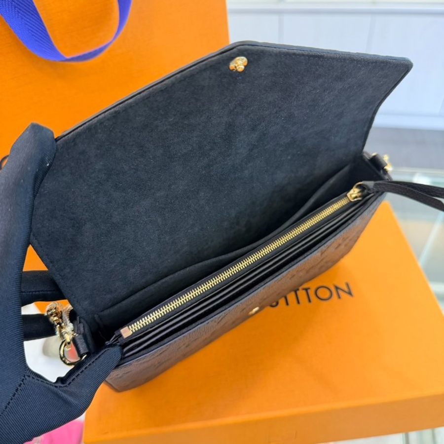 LV M82477經典壓花小牛皮WOC-6