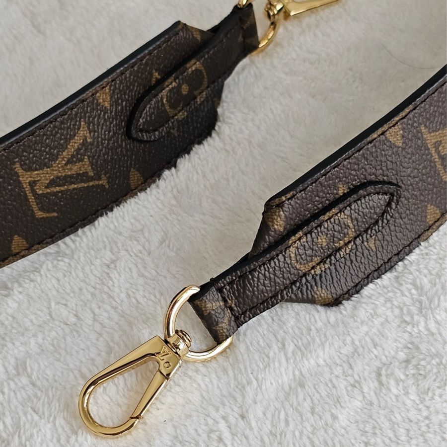 LV 老花寬版斜背帶-1