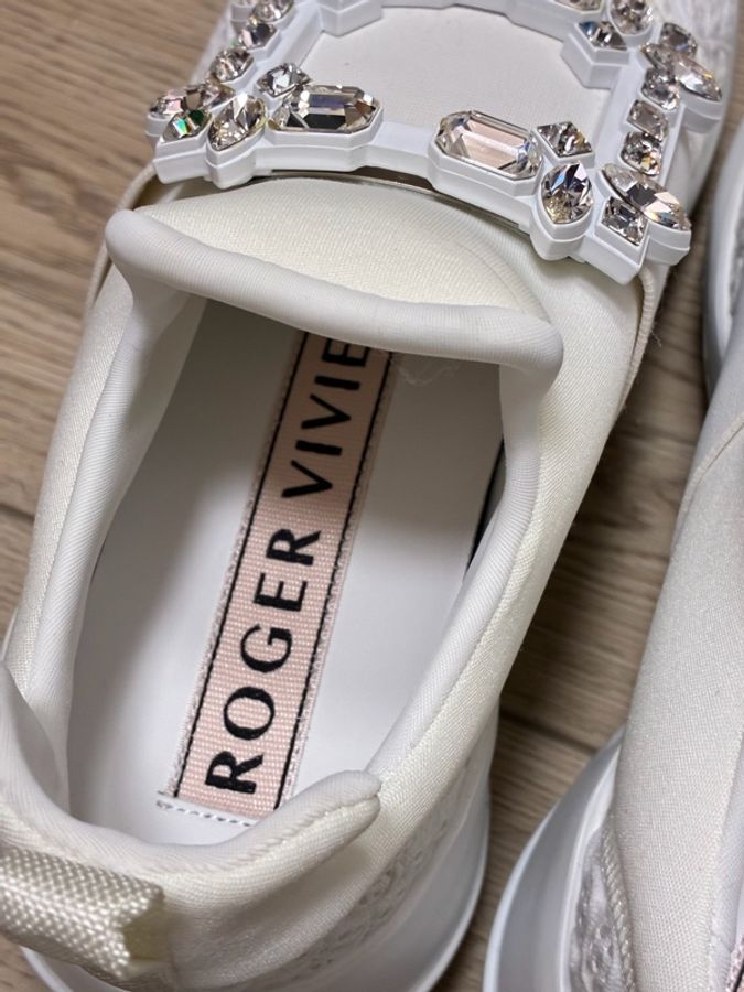 Roger Vivier 鑽扣白色運動鞋-8