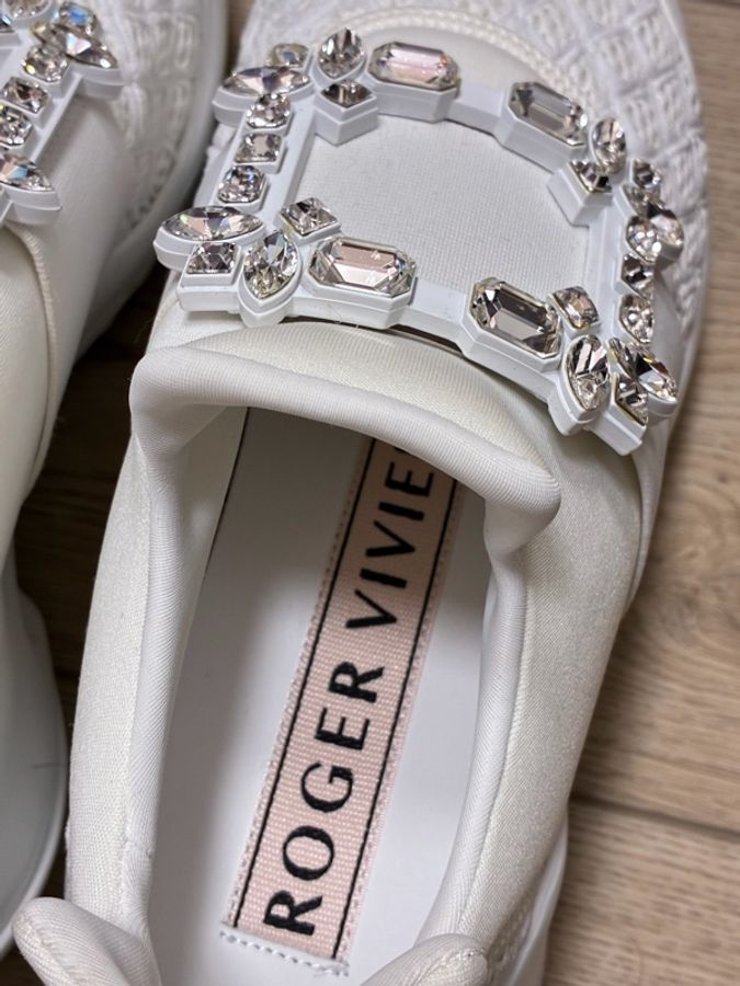 Roger Vivier 鑽扣白色運動鞋-9
