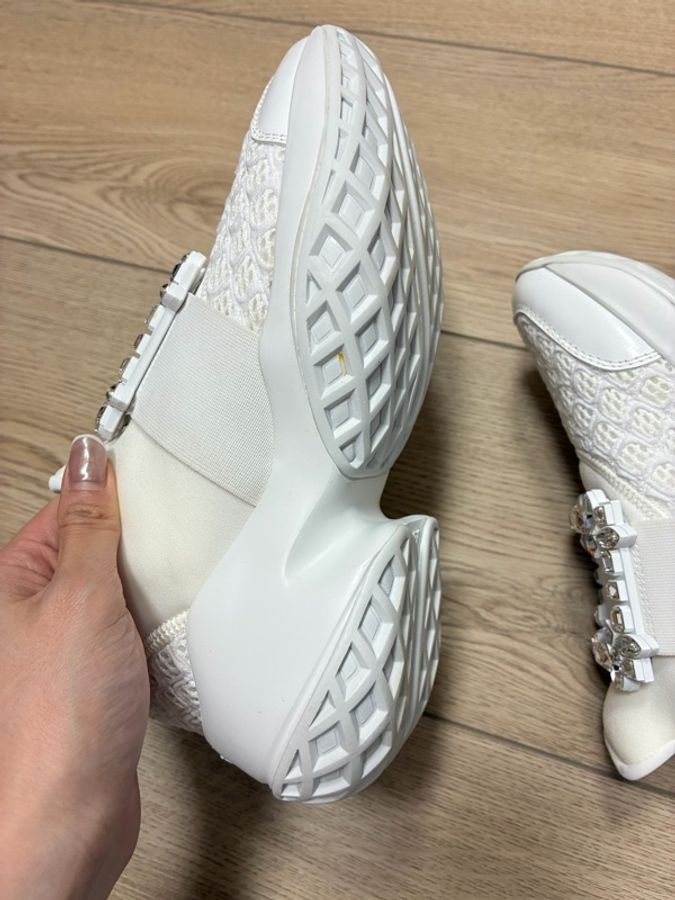 Roger Vivier 鑽扣白色運動鞋-14