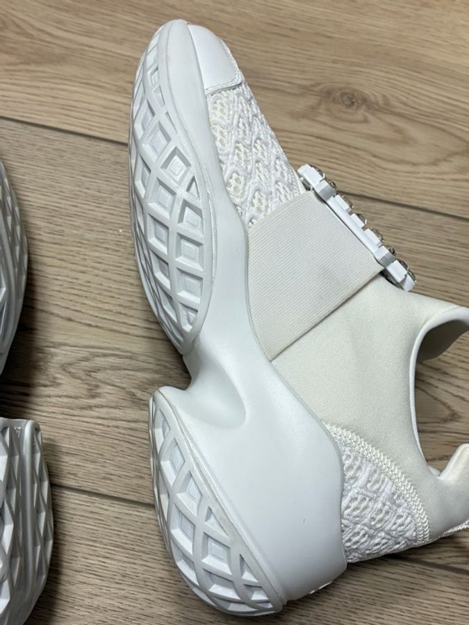 Roger Vivier 鑽扣白色運動鞋-17
