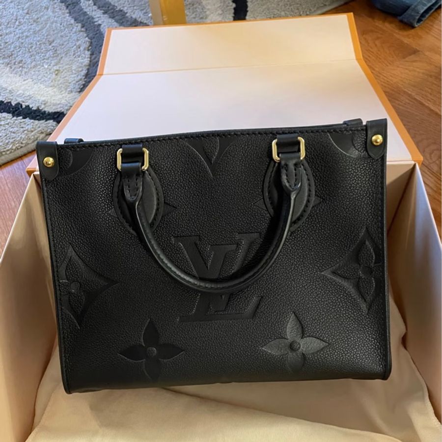 👜LV路易威登｜onthego老花壓紋黑色小號tote｜99新芯片款-0