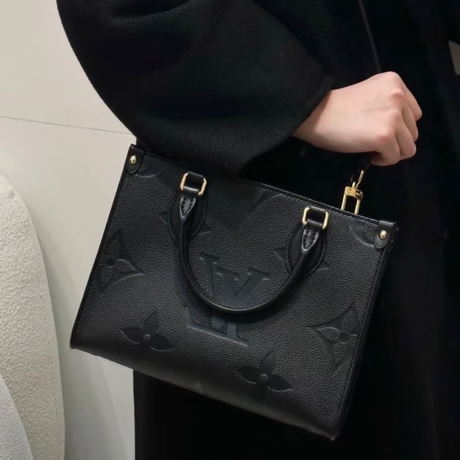 👜LV路易威登｜onthego老花壓紋黑色小號tote｜99新芯片款-1