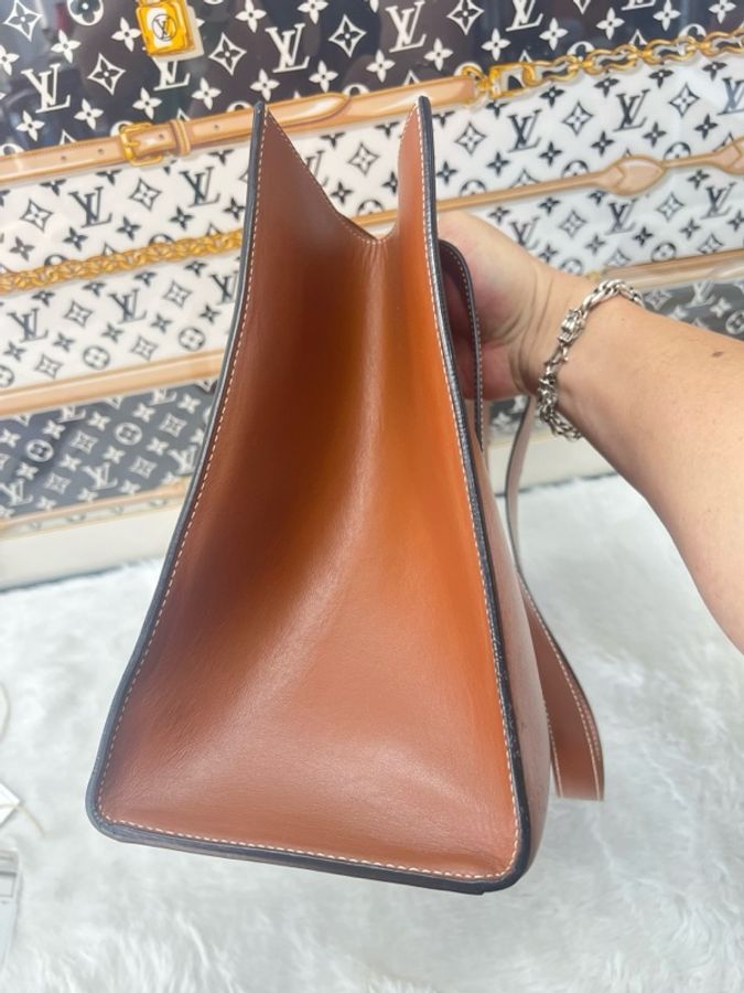 賽琳CELINE/Cabas16 焦糖色金扣光滑小牛皮托特包 底長約36.5cm 98新。-2